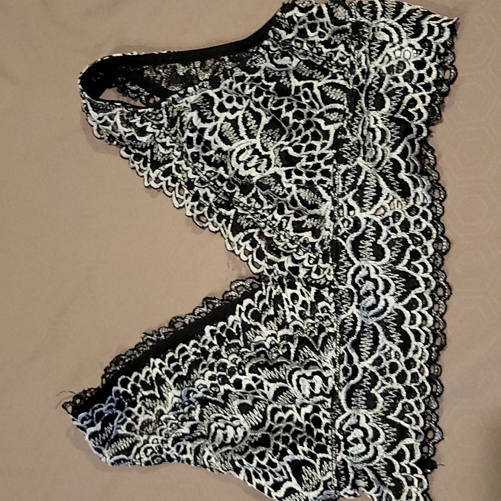 Black and gray bralette poof